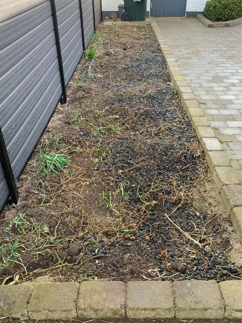 Tømt bedet for granit og jord