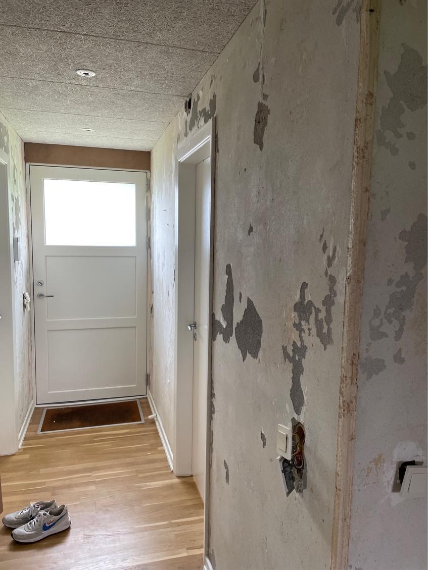 Hjælp til at spartle, sætte filt på og male gang