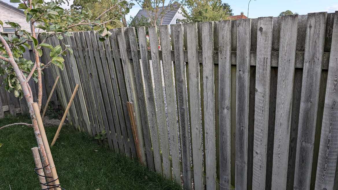 10 meter Nyt hegn med låge - inklusiv nedtagning af det gamle