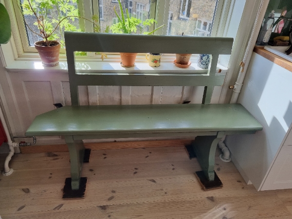 Hjælp til at udtænke og udføre nye fødder til gammel bænk