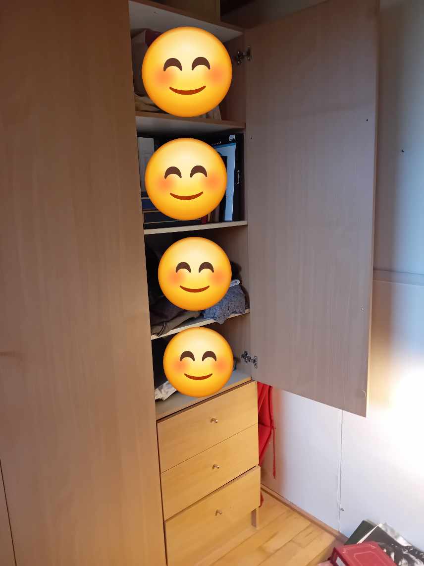 Adskillelse af klædeskab.