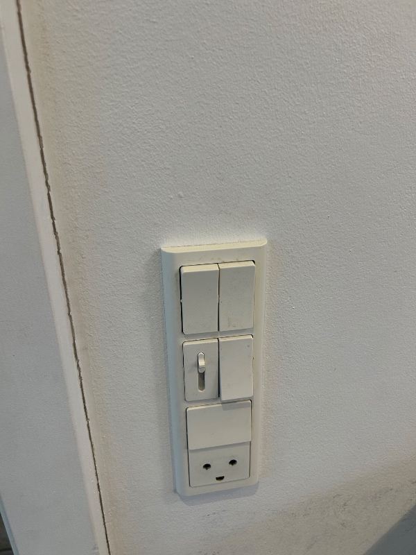 Rep. stikkontakt og loftlampe