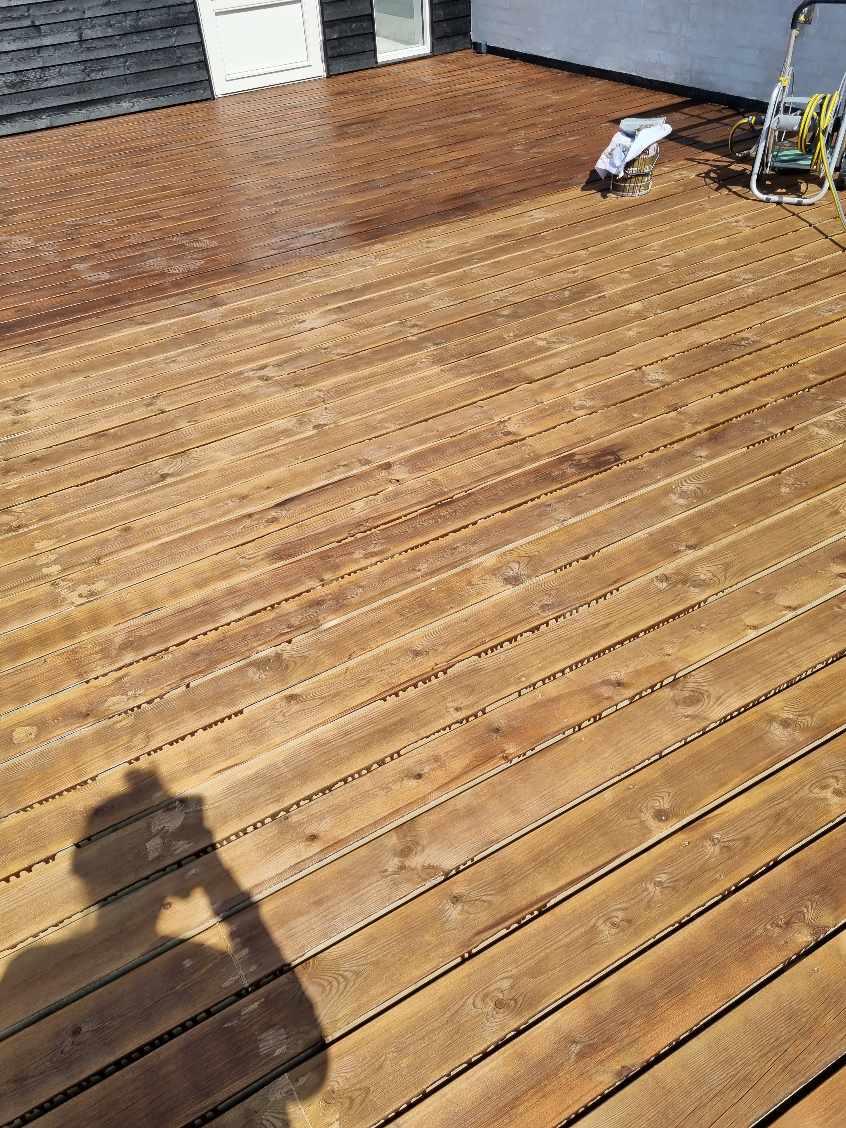 Slib og oliering af terrasse
