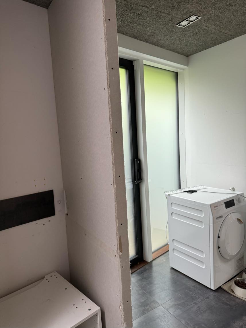 Maler til ny gipsvæg.