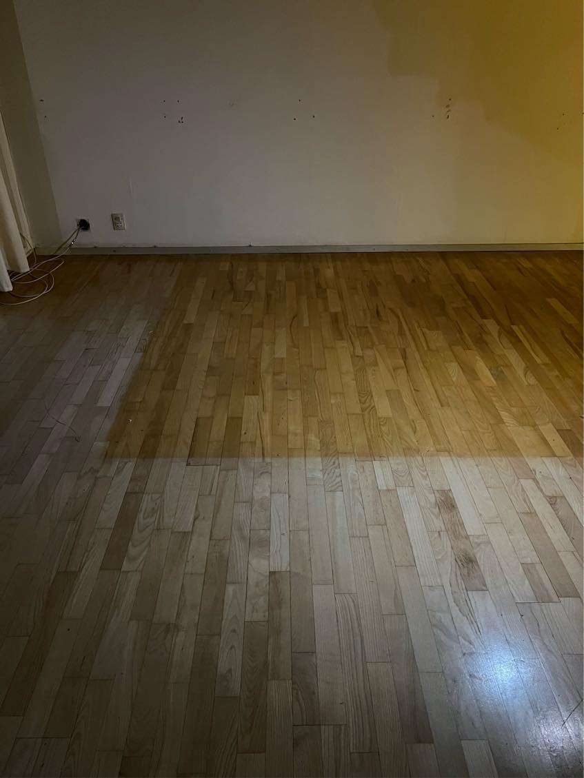 Slebet og lakeret parketgulv