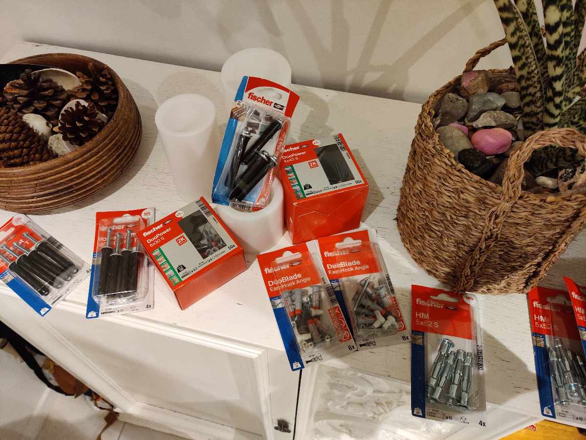 Sætte to hylder op...