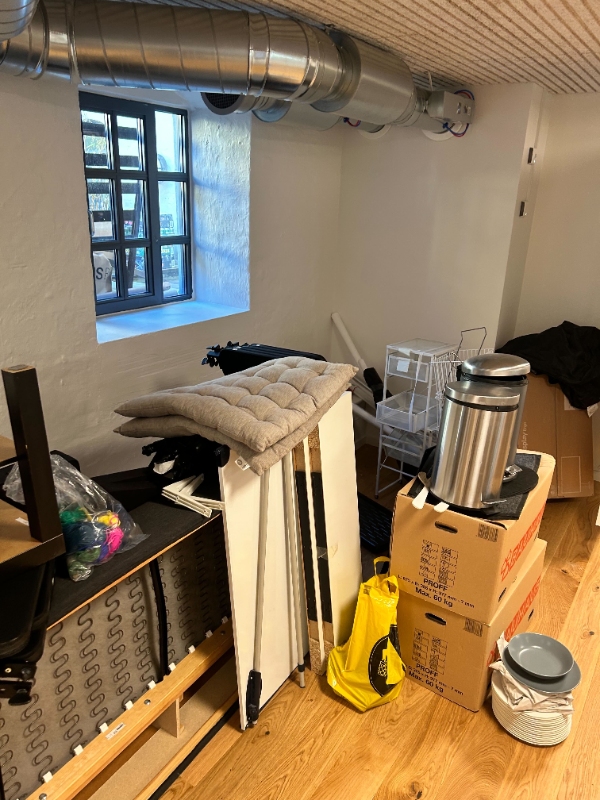 Afhentning af diverse møbler + diverse