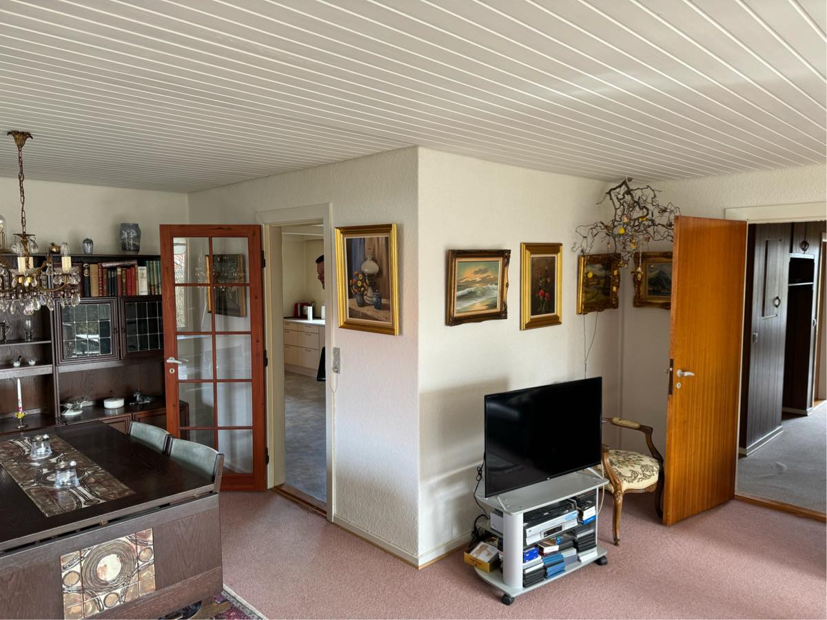 Vælte to vægge fra køkken og til stue/spisestue. Den ene er ikke bærende og den anden vil der blive sørget for kan tages ned