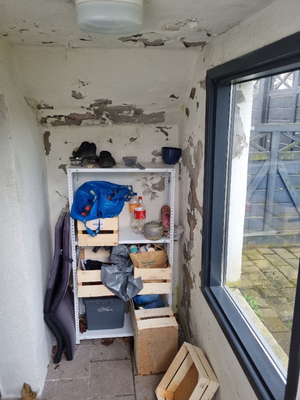 Murer til kælderskakt-oppudsning