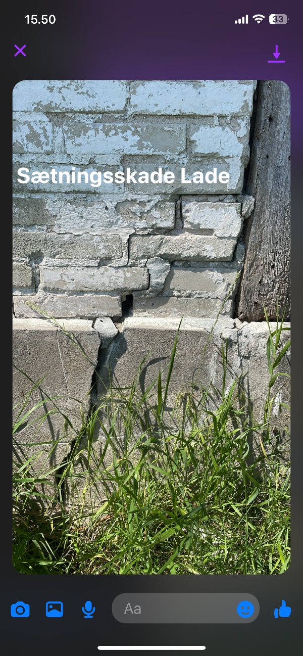 Mure sætningsskade på hus og lade.