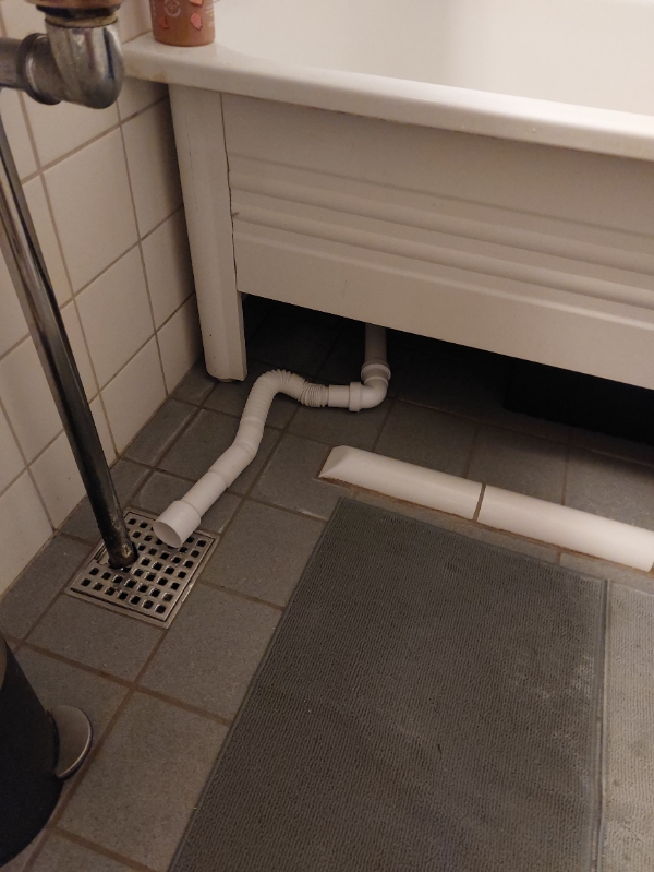 Tilslutning af fritstående badekar til afløb