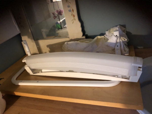 U kompliceret opsætning at tre lamper, samt vandhane lækker ved bordplade, skal sandsynligvis skrue