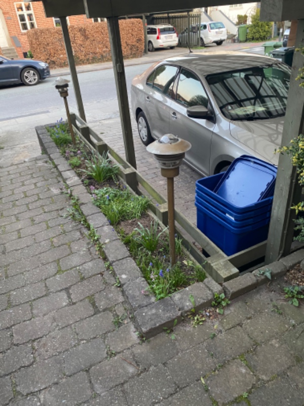 Jord til genbrugsplads. Stor trailer, trillebør og trailer påkrævet 