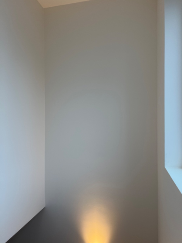 Ophængning af 3 billeder i trappeopgang