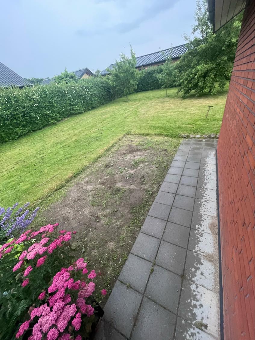 Ligge lidt under 10 kvm. fliser i haven (cirka 100 fliser á 30x30)