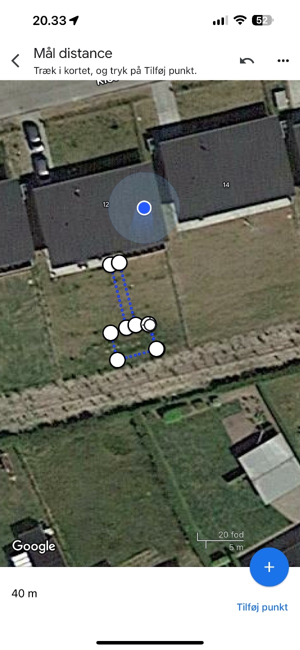 Der skal ligges 50qm fliser hvoraf 39qm skal være til en terasse de resterende 11qm er gangareal