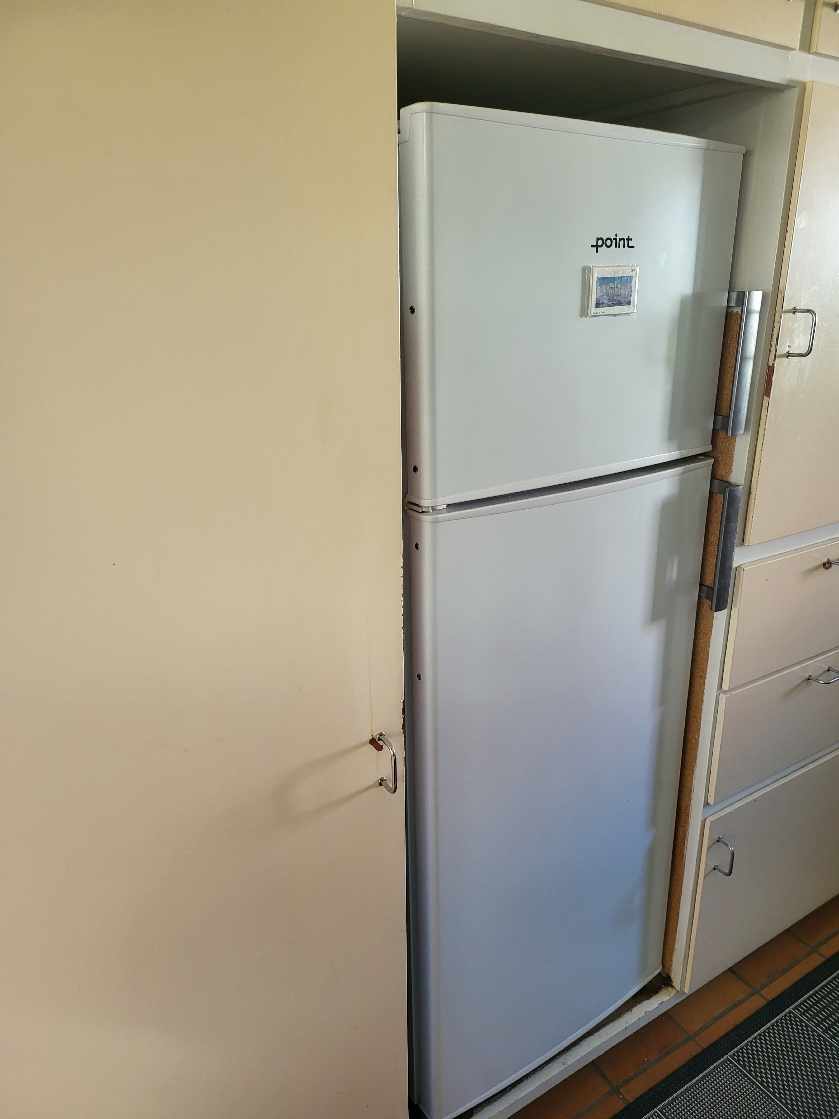 Flytte komfur og opvaskemaskine fra køkkenet til et andet værelse og køleskabet på 1,60 skal flyttes til andet hus Ca.3km.afstand