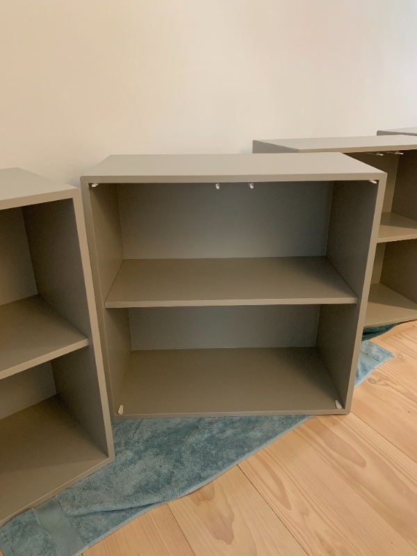 Sat låger på 5 x Ikea-skabe + montering på væg, sætte låger på 2 x Ikea-skoskabe + montering