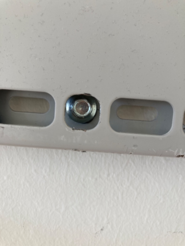 Skrue tv ophæng ned