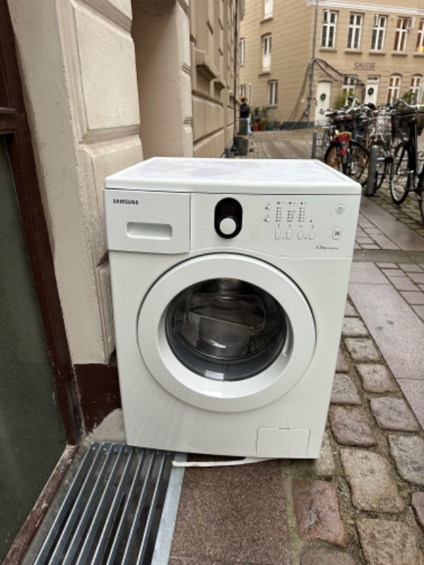 Hjælp til at køre vaskemaskine til storskrald