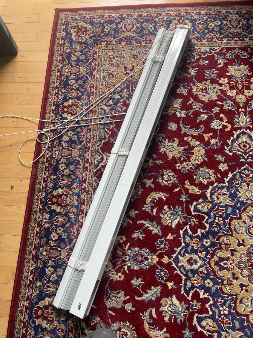 Hjælp til at sætte 3 gamle vinduespersienner op