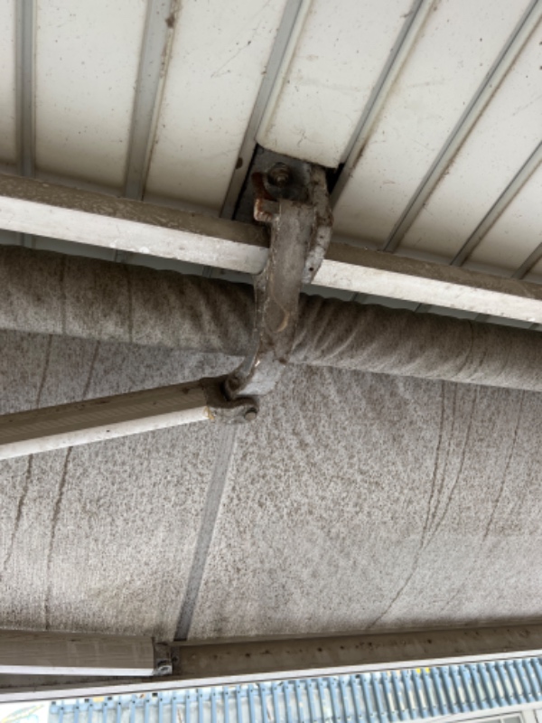 Markise skal tages ned.