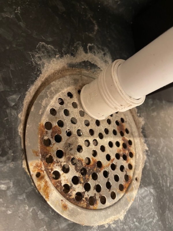 Fugning på badeværelse + ny afløbsrist