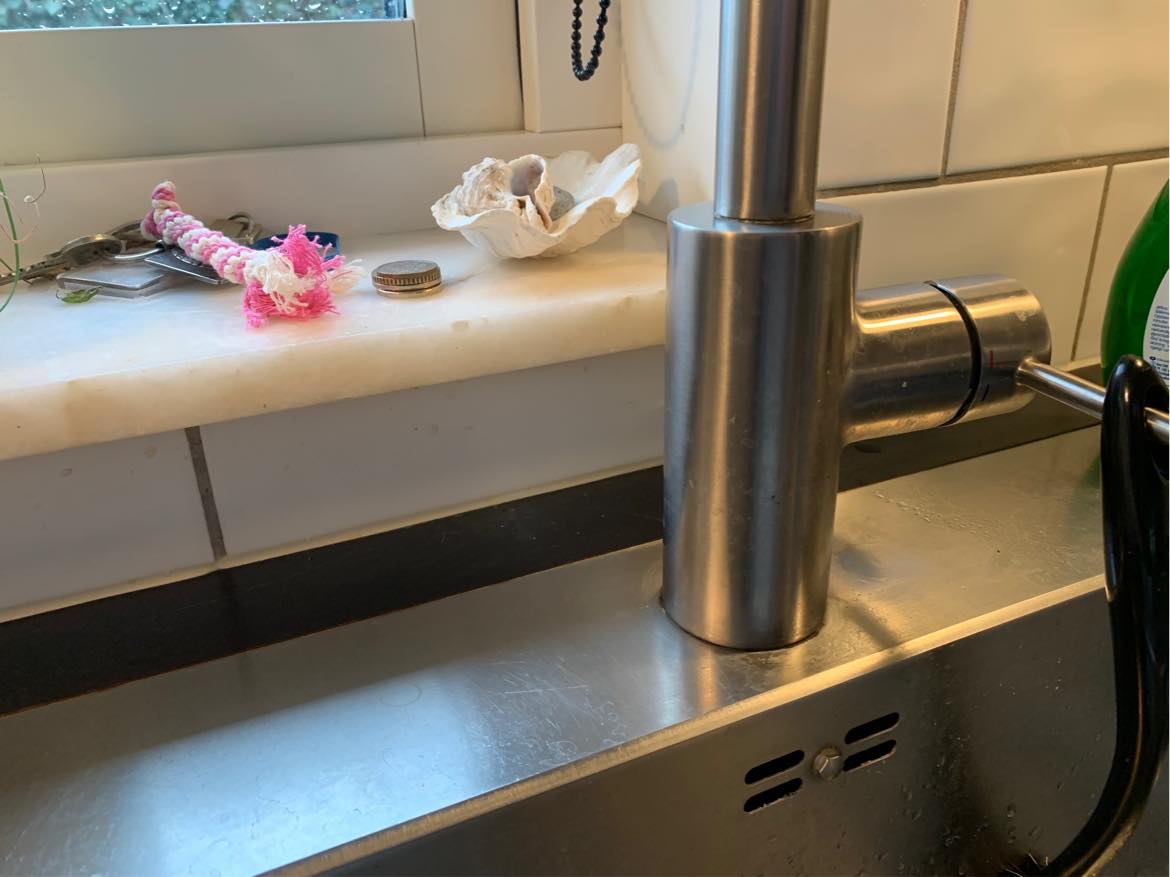 Udskiftning pakning køkkenarmatur + aktivering af to kolde radiatorer