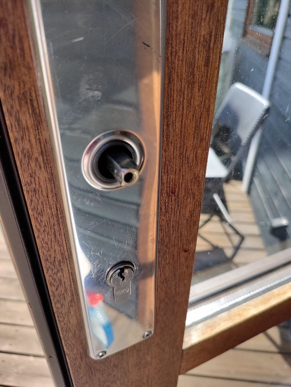 Dørhåndtag sidder løst