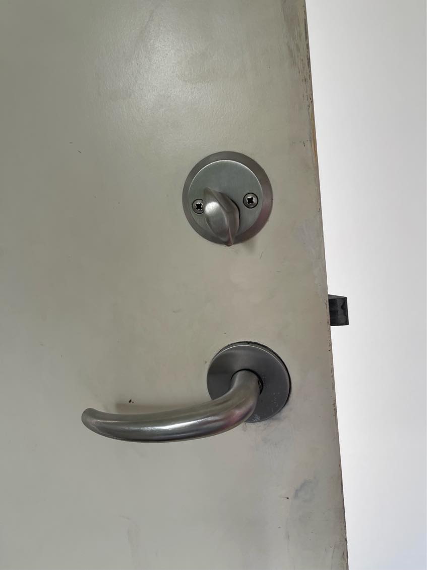 Låsesmed - ny lås på hoveddør og skurdør.