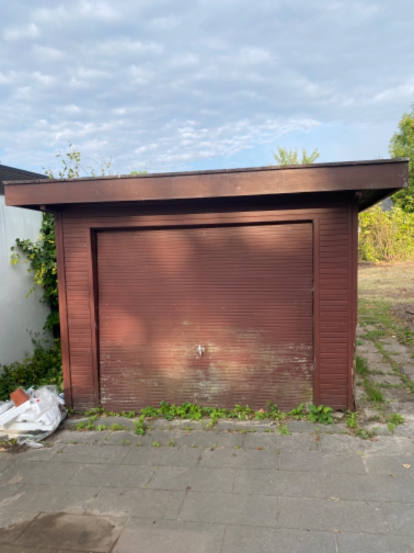 Nedrivning af garage og bortskaffelse