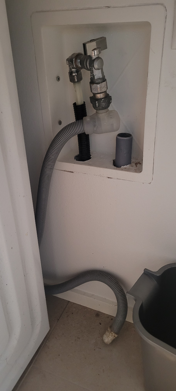 tilslutning at vand til vaskemaskine