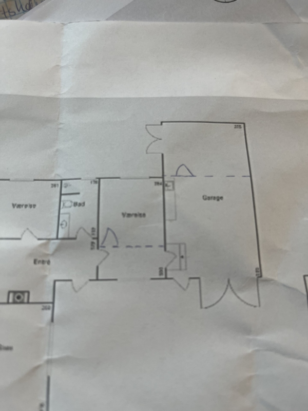 Opsætning af 2x skillevægge (7,2 og 8,9 kvm) inkl. døre og trækning af el