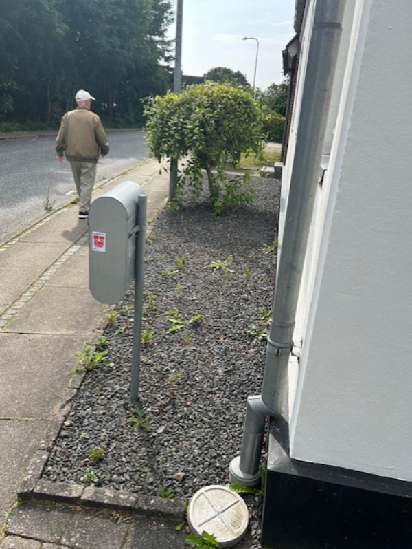 Græsslåning og fjernelse af ukrudt