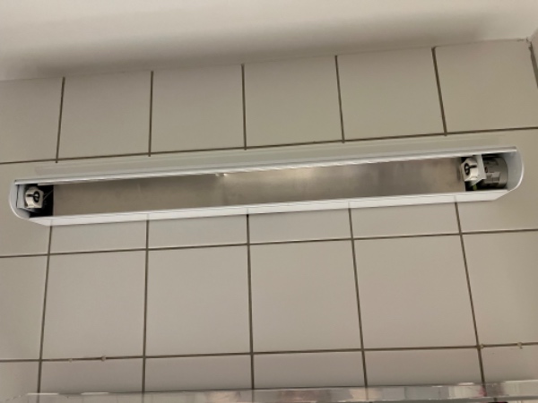 Nedtagning af lysstof amatur. Opsætning af ny lyskilde . Nedtagning og ophængning af loftslamper