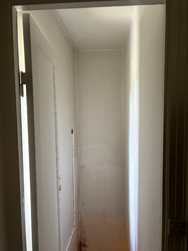 Tør kælder skal istandsættes: pudses og kalkes/males