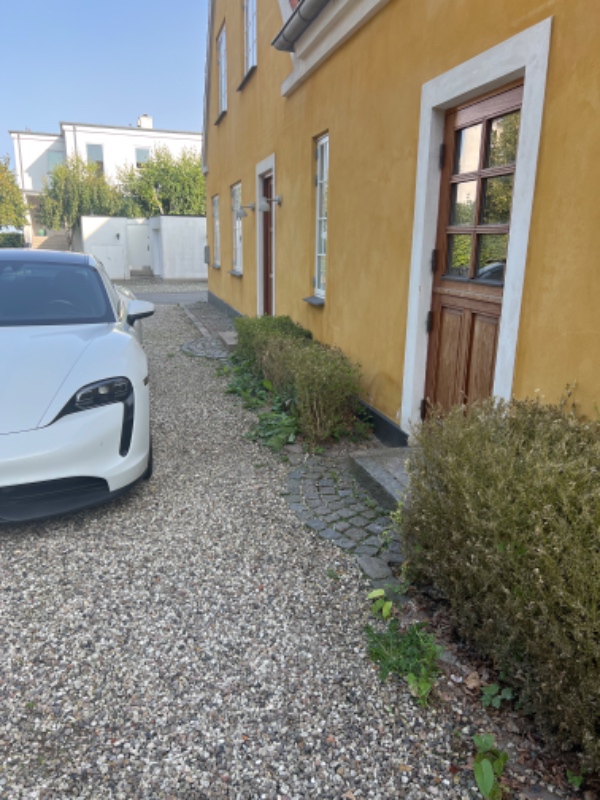 Slå græs og fjerne ukrudt 1000 m2 have