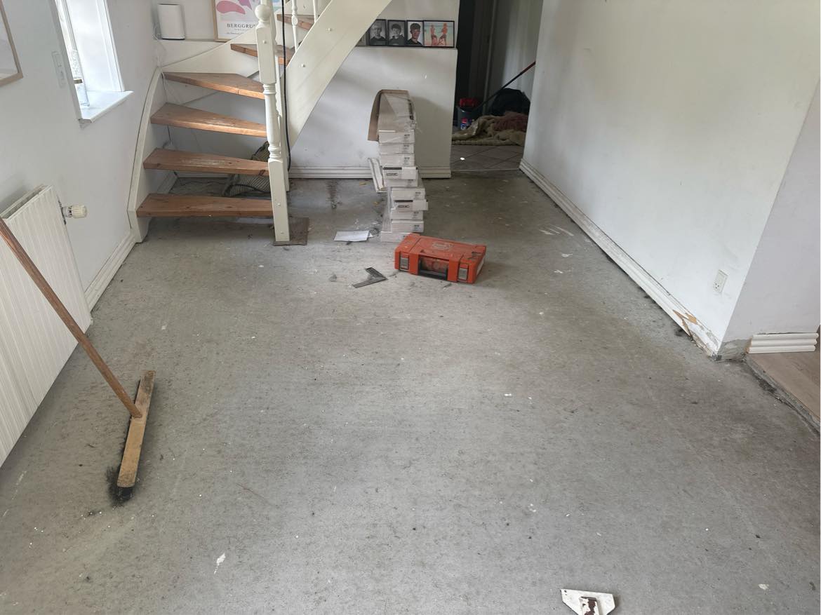 Lægning af klikgulv.