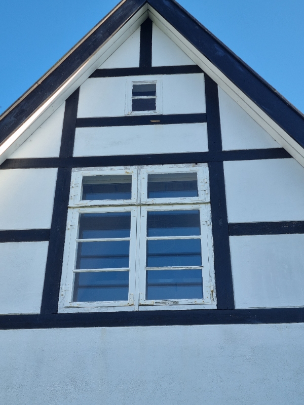 Vindue- skrab af maling og mal vinduerammer