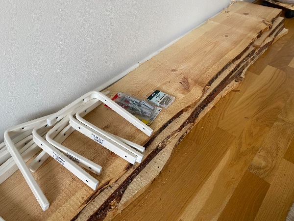 Ophængning af træhylder