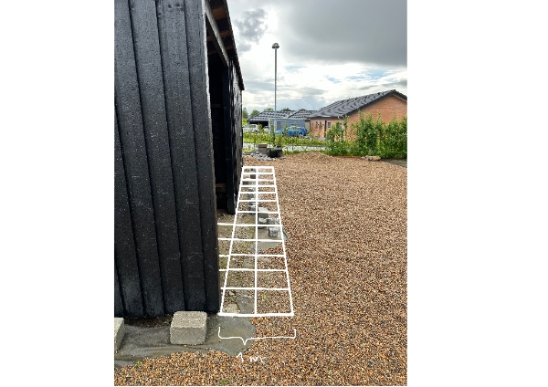 Flisebelægning i skur og forside