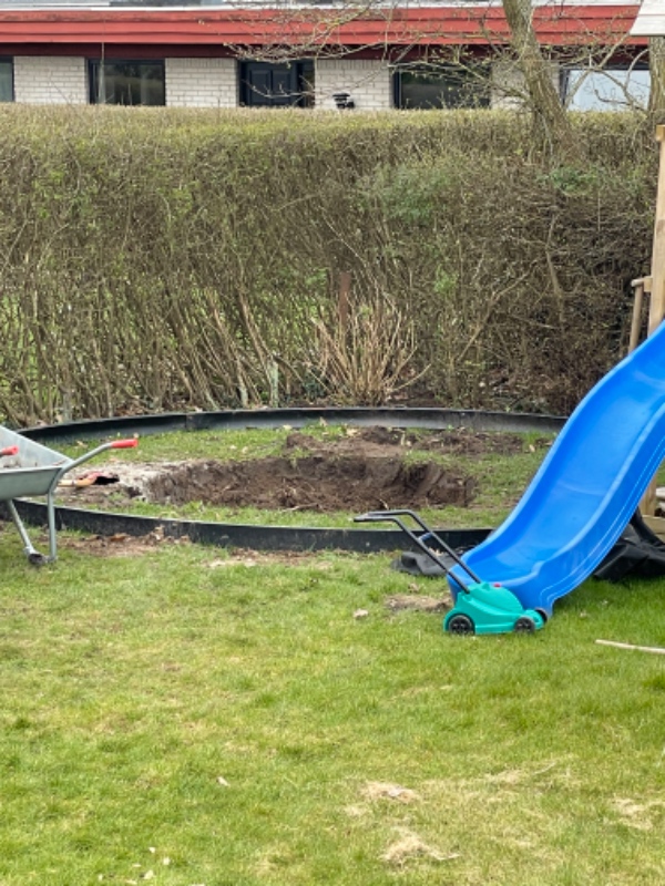 Grav hul til trampolin og afskaf jorden
