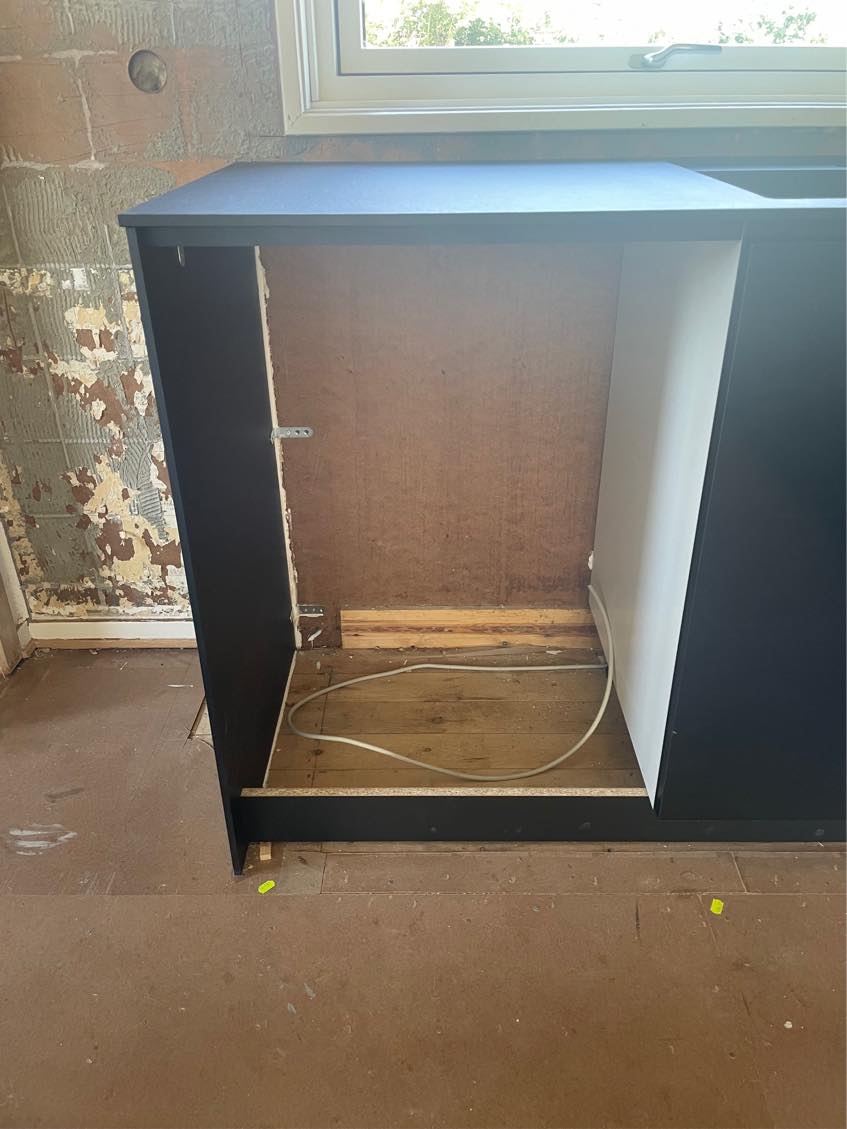 Montering af integreret kølefrysskab og opvaskemaskine på køkkenlåger