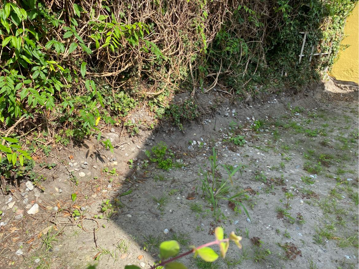 Støttemur af fundablokke