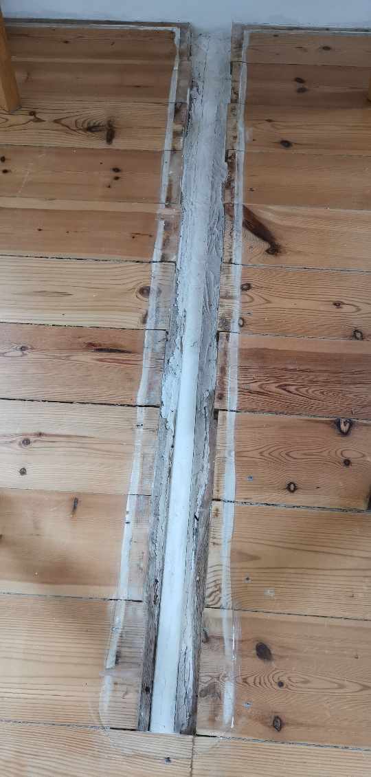 Hjælp til at montere et nyt gulv brædde