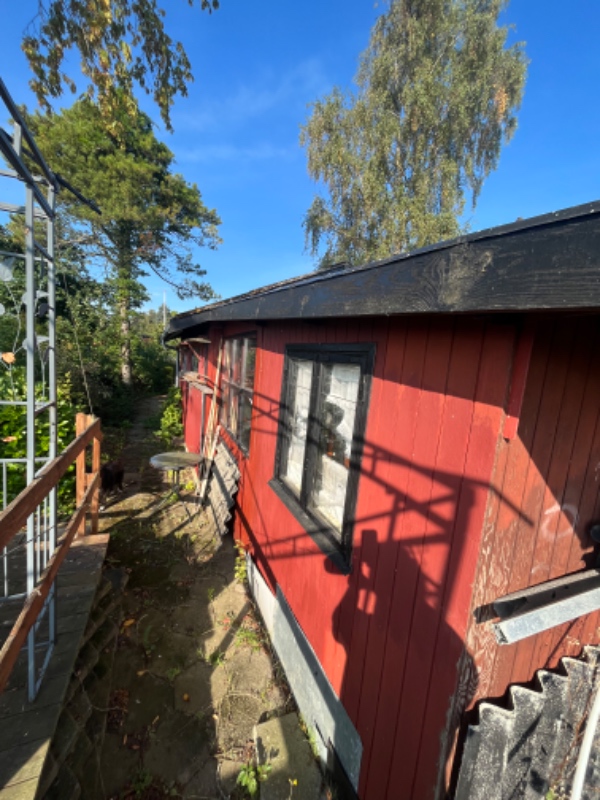 Nedrivning og bortkørsel af skur og udestue