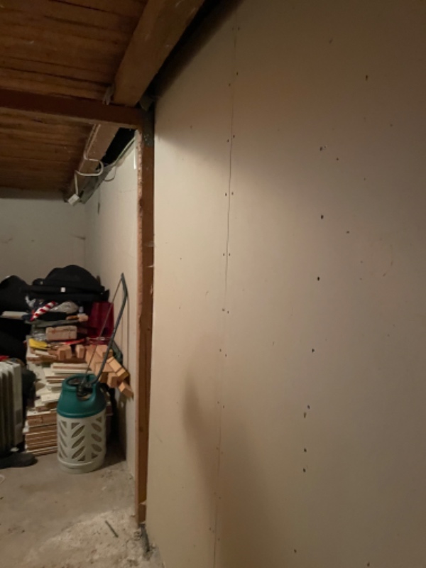 Der skal lægges gulv, beklædning af loft og vægge