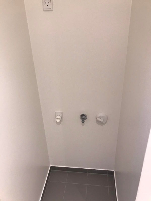 installation af opvaskemaskine samt vaskemaskine til hhv. køkken og badeværelse