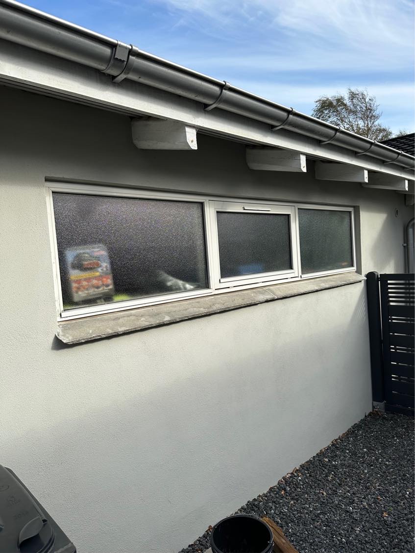 Maling af udhæng og 5 vinduer