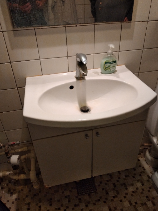 Montering af badeværelsesmøbler